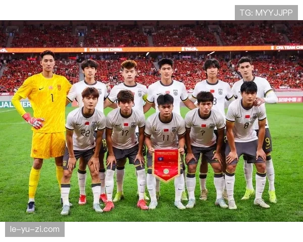 亚洲杯足球赛趋近，各国球队蓄势待发，争夺荣耀之巅的竞争愈发激烈。