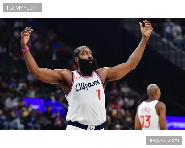 穆雷连续三分砍分拉开与哈登关键时刻得分差距